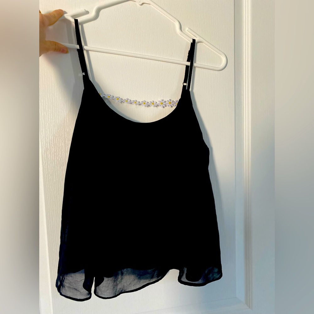 2/$20 🔥BEAR DANCE Black flowy crop tank top with flower detail size small